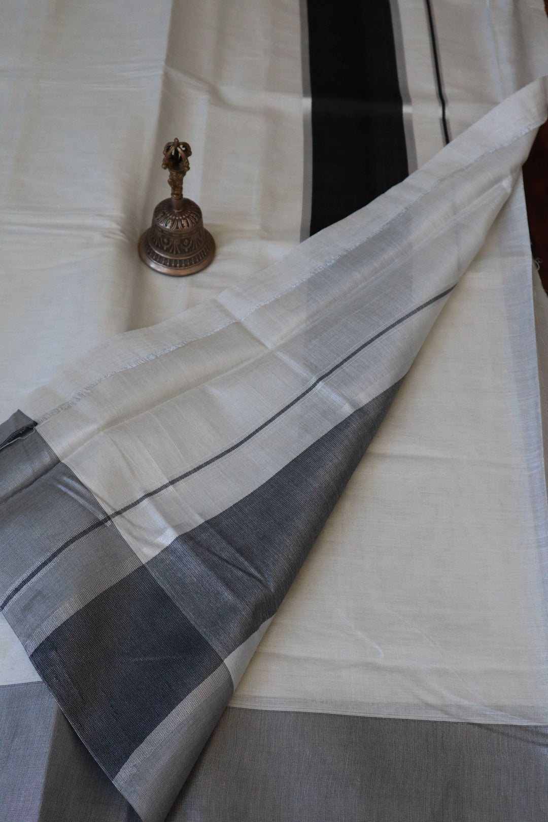 Kerala Kasavu Saree | Traditional Kerala Sarees online in the USA