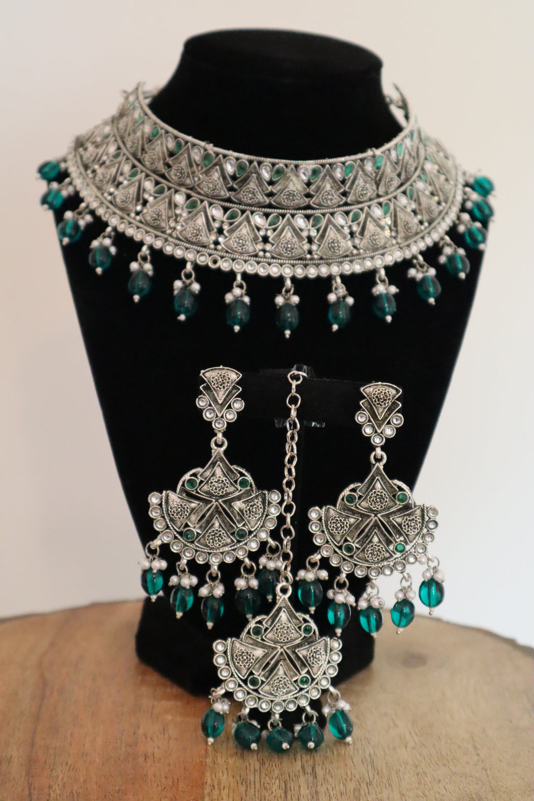 Rhodium Plated Green Kundan Collar Necklace Set