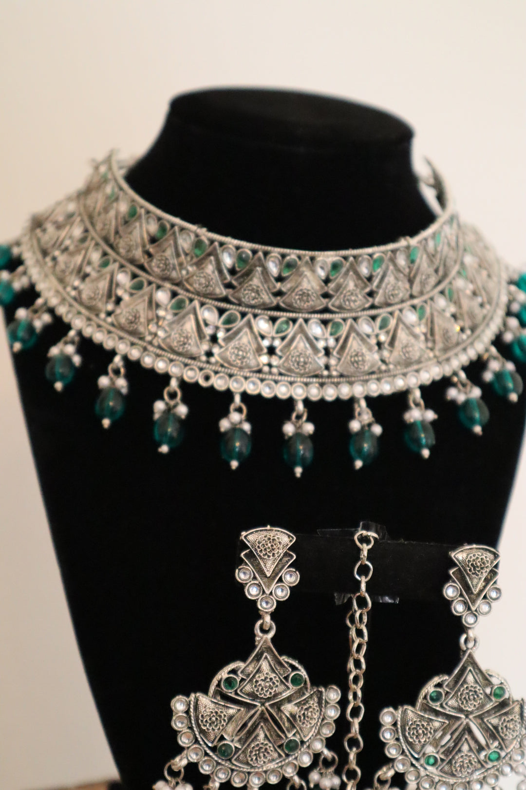 Rhodium Plated Green Kundan Collar Necklace Set
