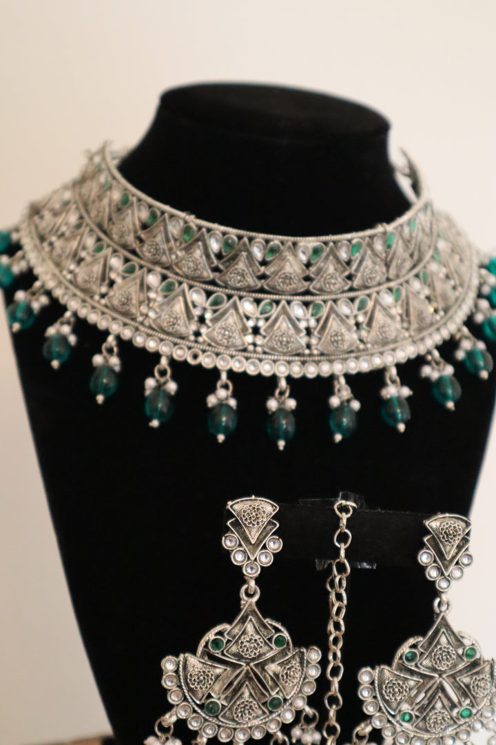 Rhodium Plated Green Kundan Collar Necklace Set