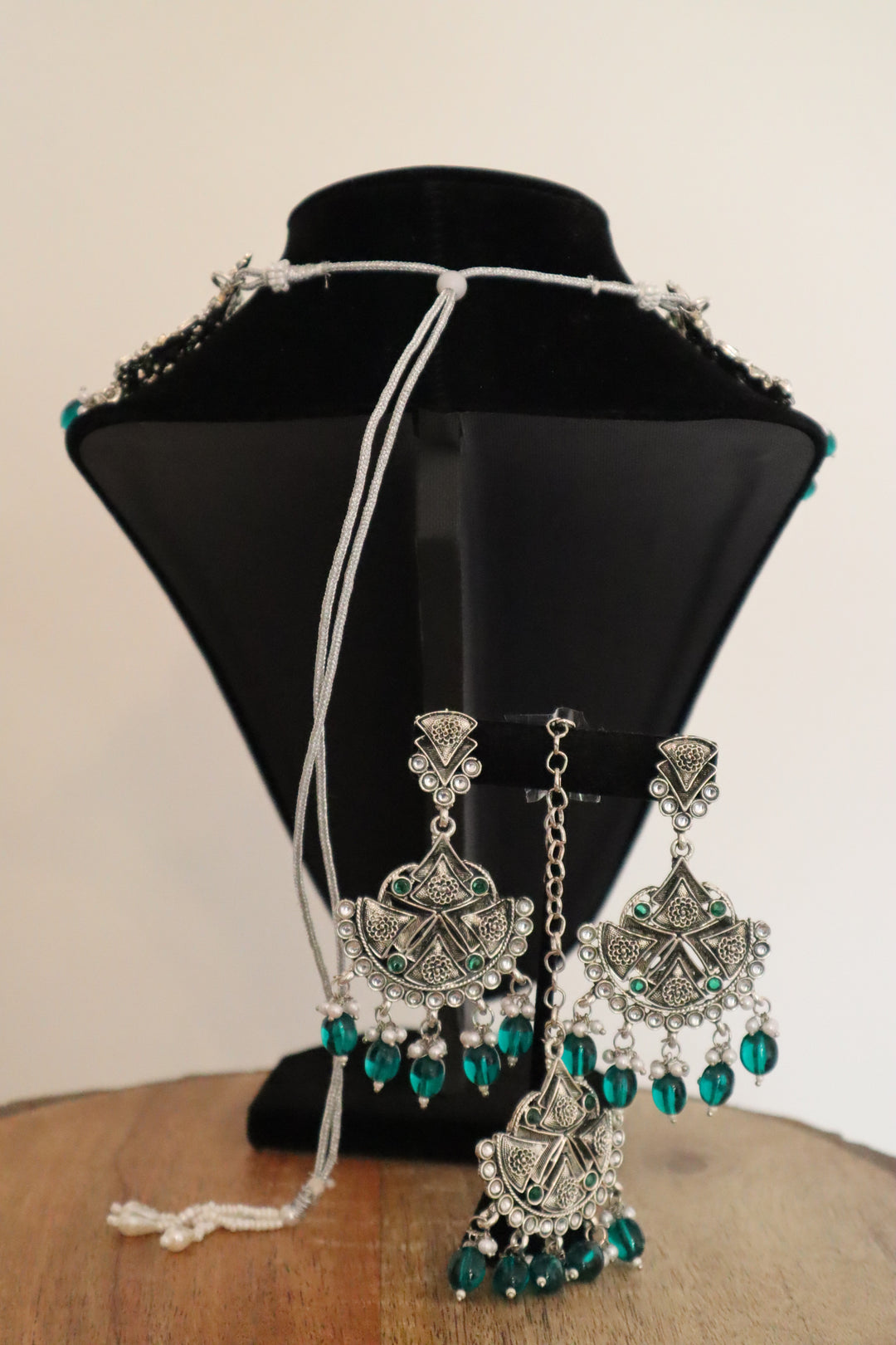 Rhodium Plated Green Kundan Collar Necklace Set