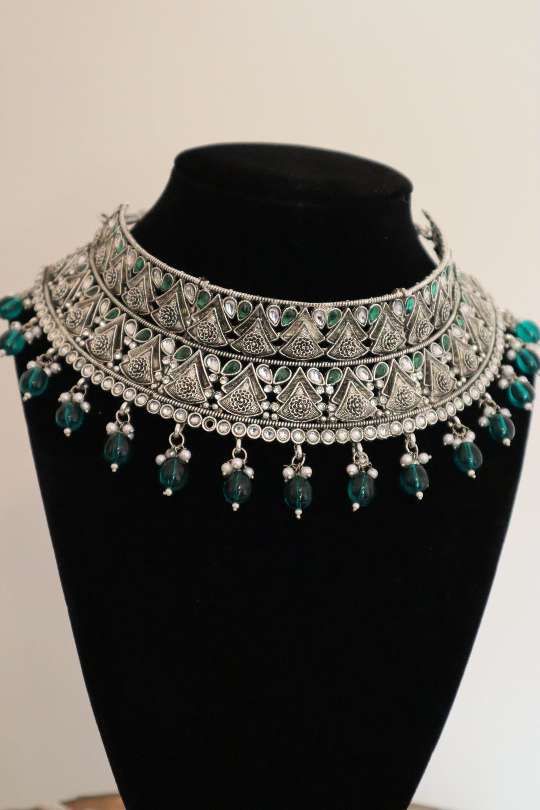 Rhodium Plated Green Kundan Collar Necklace Set