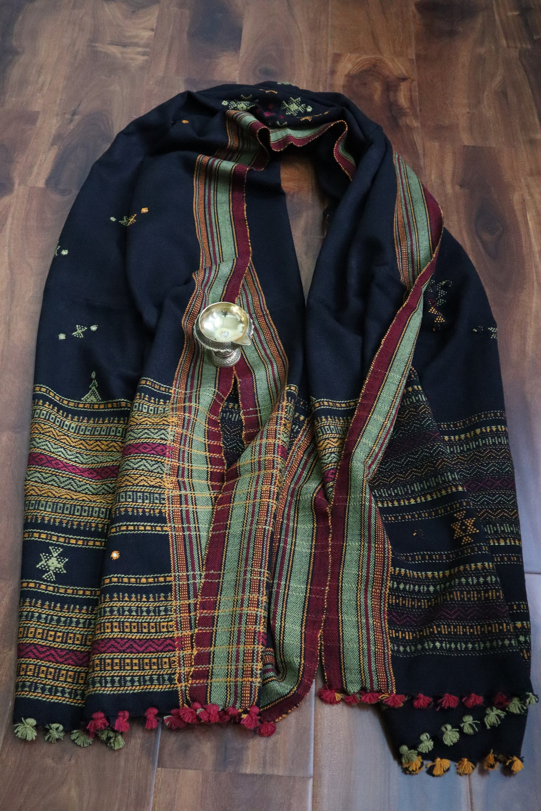 Handwoven Cotton Bhujodi shawls |  Indian clothing in the USA
