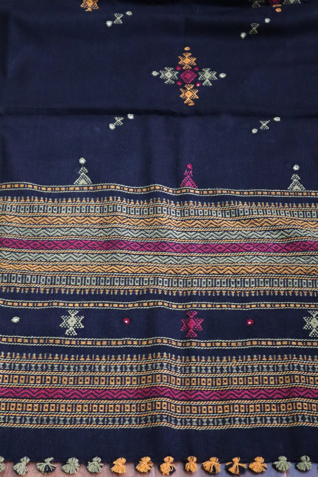 Handwoven Cotton Bhujodi shawls |  Indian clothing in the USA