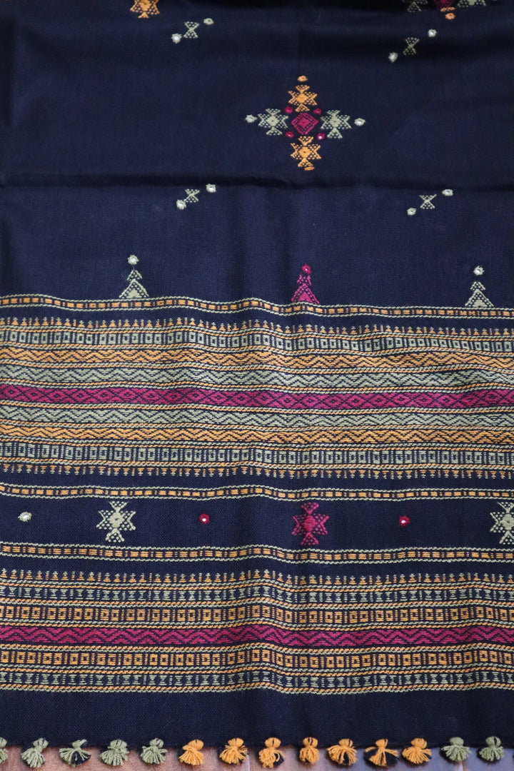 Handwoven Cotton Bhujodi shawls |  Indian clothing in the USA
