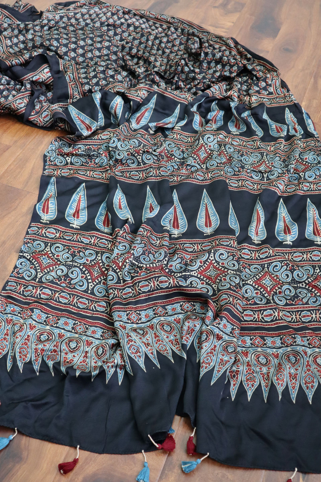Handwoven sarees online in the USA |  Traditional Indian wear for women