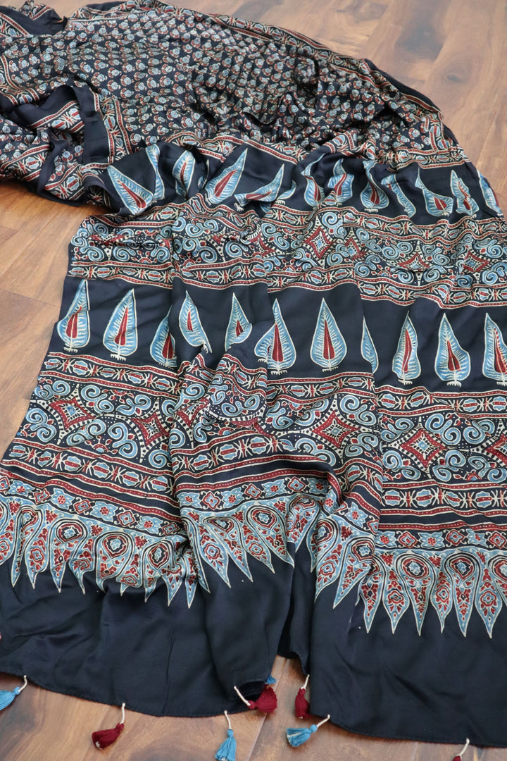 Handwoven sarees online in the USA |  Traditional Indian wear for women