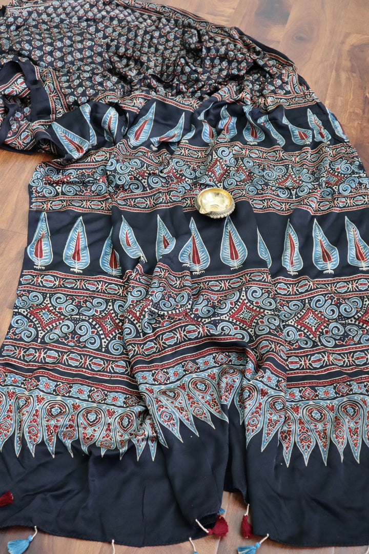 Handwoven sarees online in the USA |  Traditional Indian wear for women