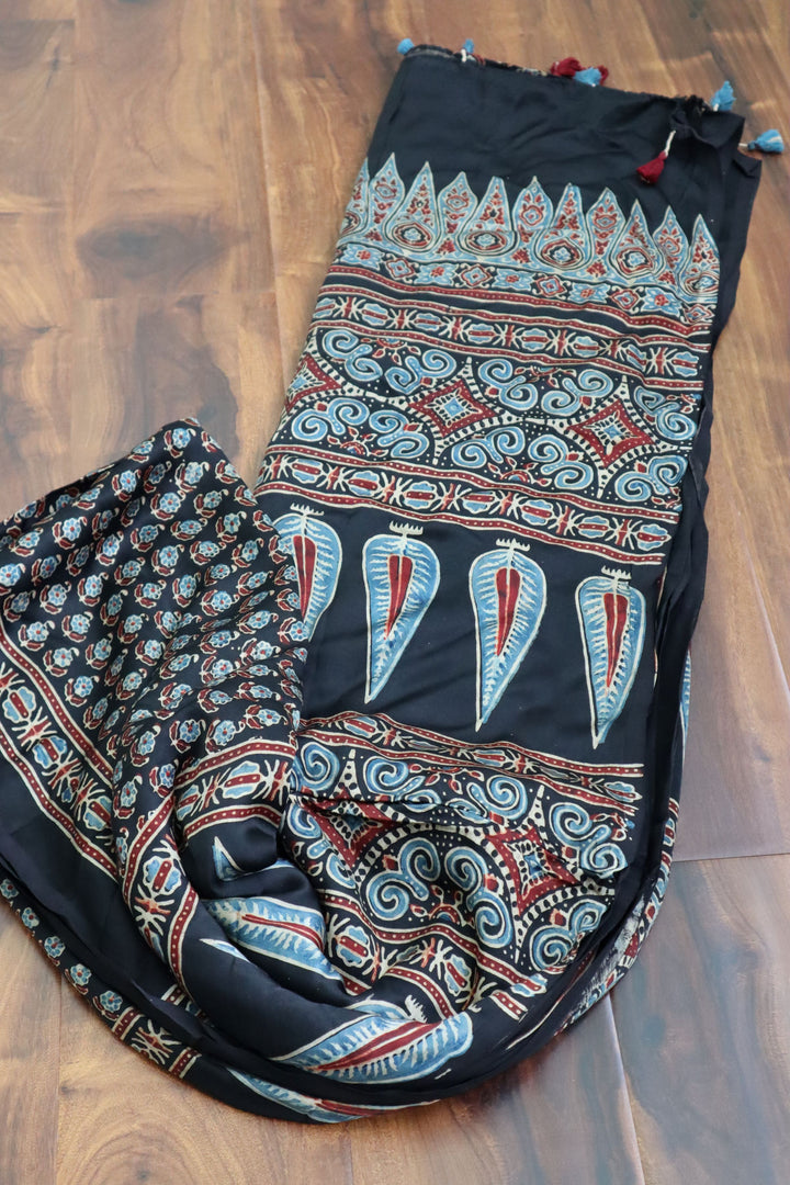 Handwoven sarees online in the USA |  Traditional Indian wear for women
