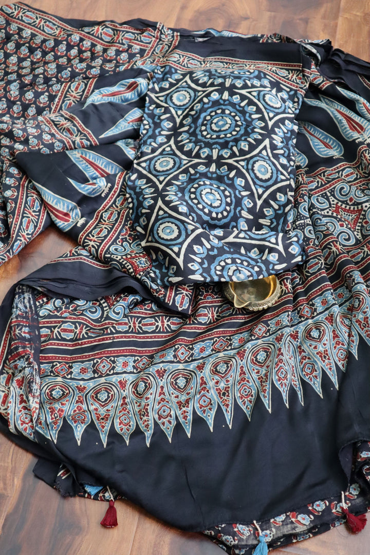 Handwoven sarees online in the USA |  Traditional Indian wear for women
