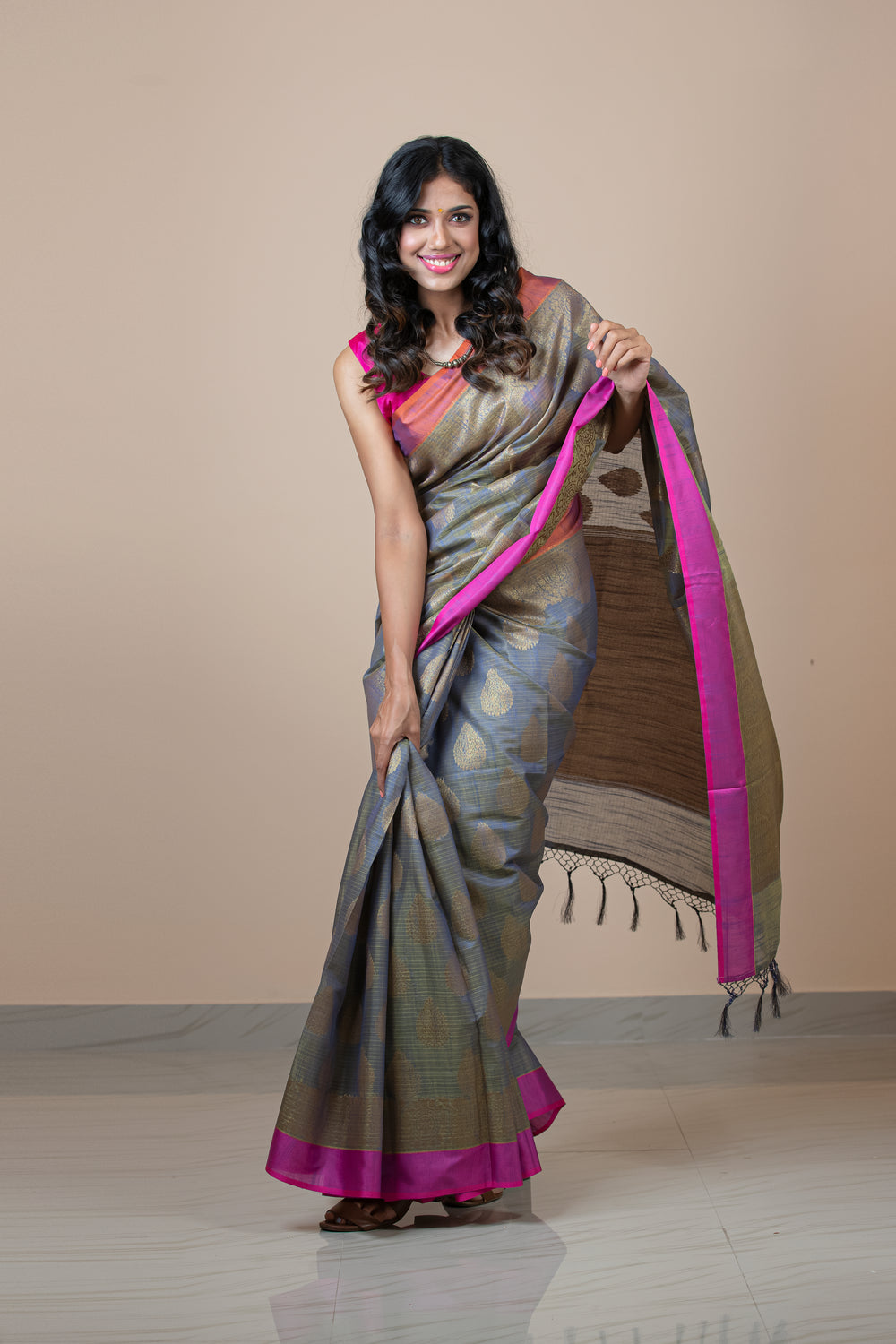 Traditional Indian Wear for Women in USA |  Handwoven Sarees Online in USA