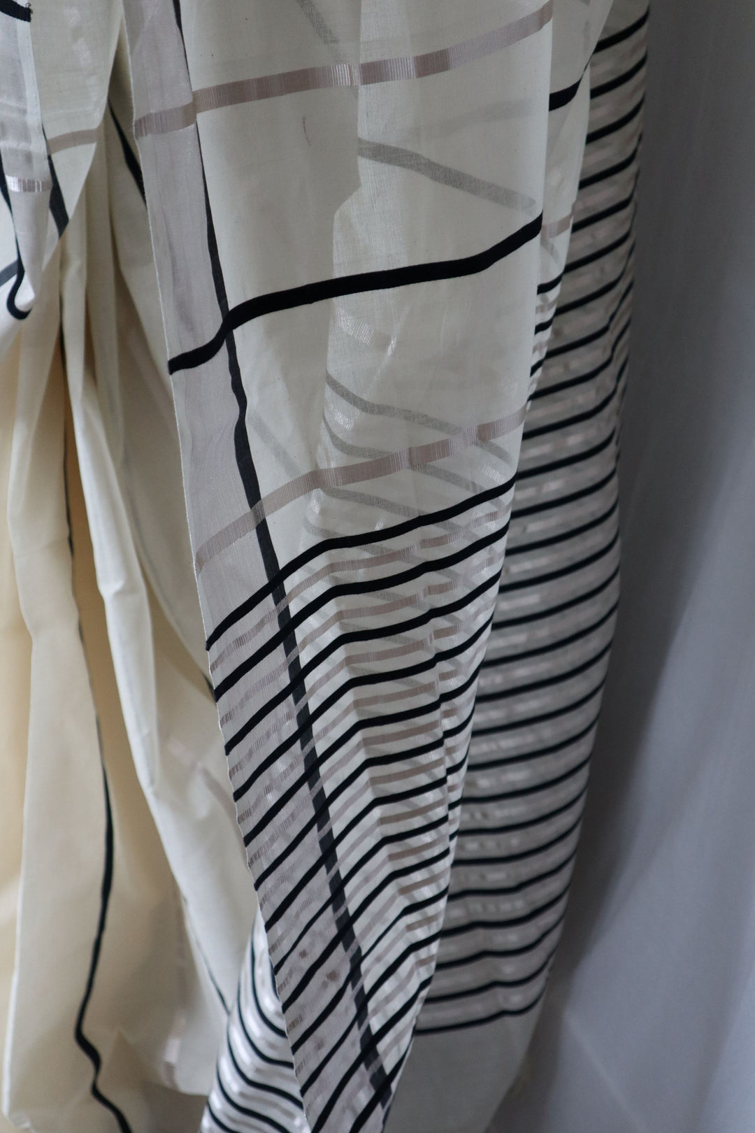 Handwoven Cotton Saree with Contemporary Design
