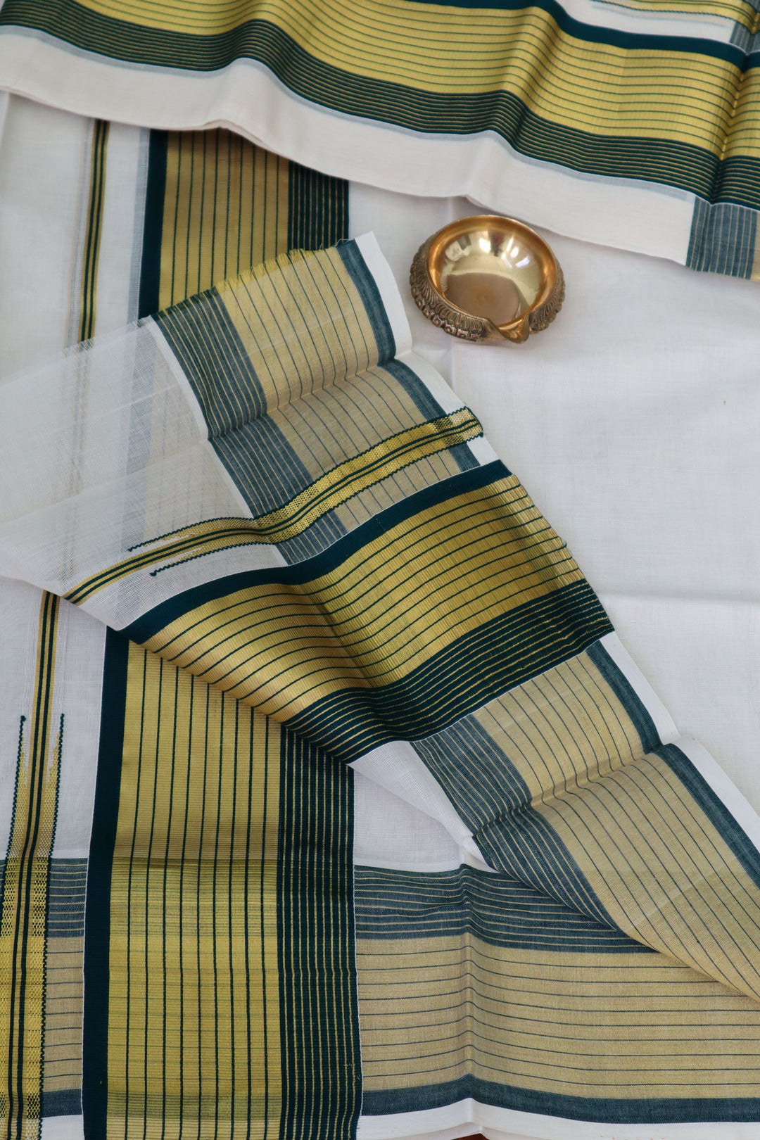 Handwoven pure cotton -Mundum Neriyathum | Traditional Kerala Sarees online in USA