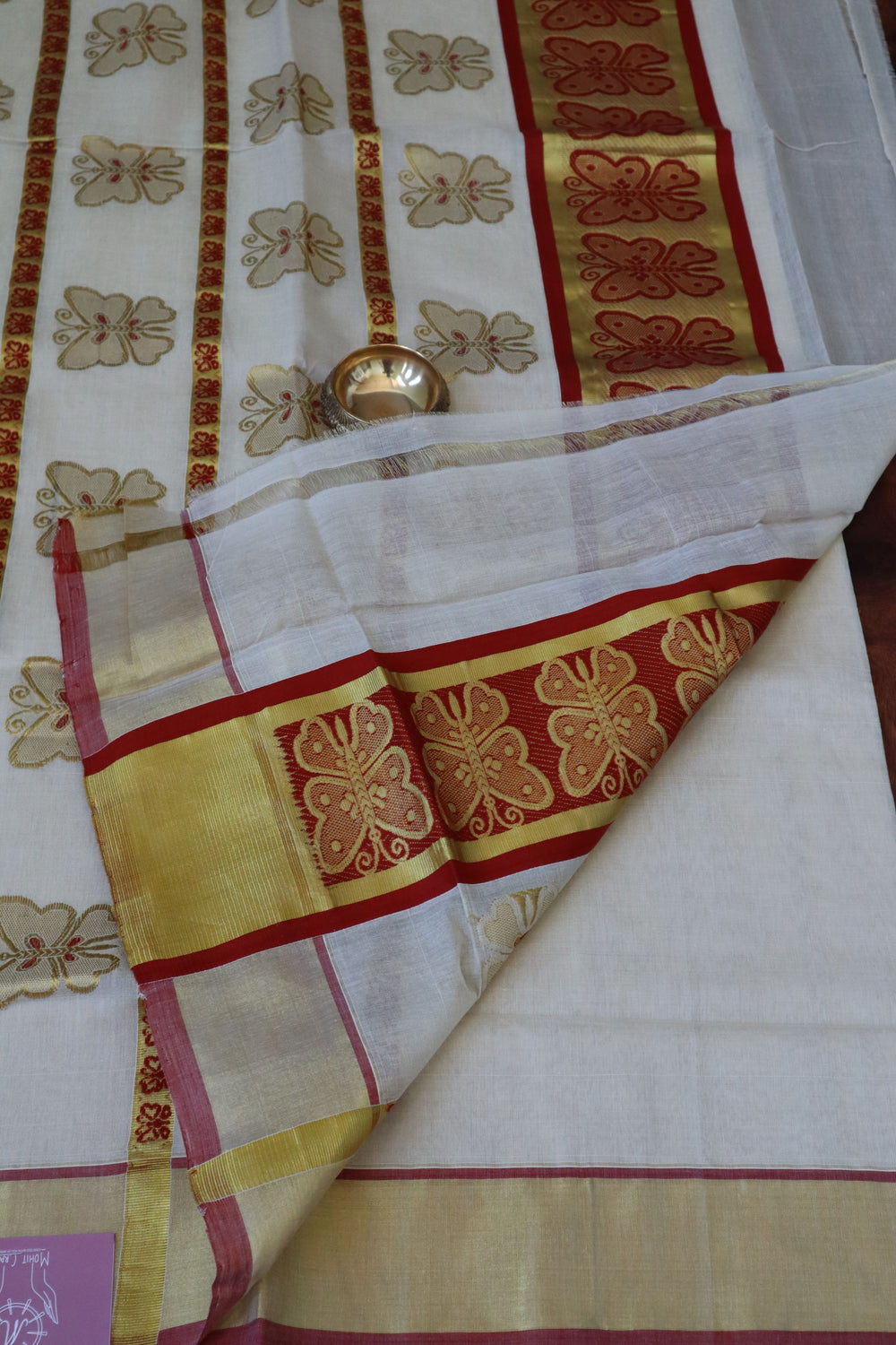 Best online store for Indian sarees in the USA | Balaramapuram Kasavu Sar