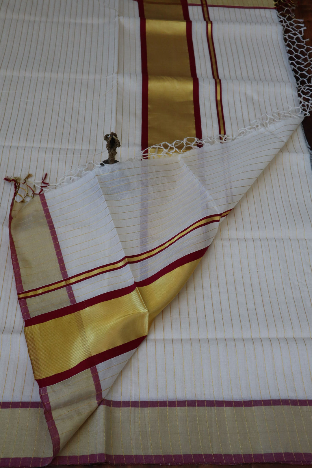Indian Ethnic Wear Online in USA | Balaramapuram Kasavu Saree