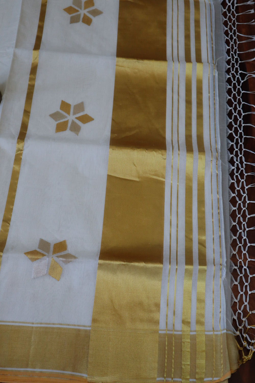  Traditional Kerala Sarees online in the USA |Balaramapuram Kasavu Saree
