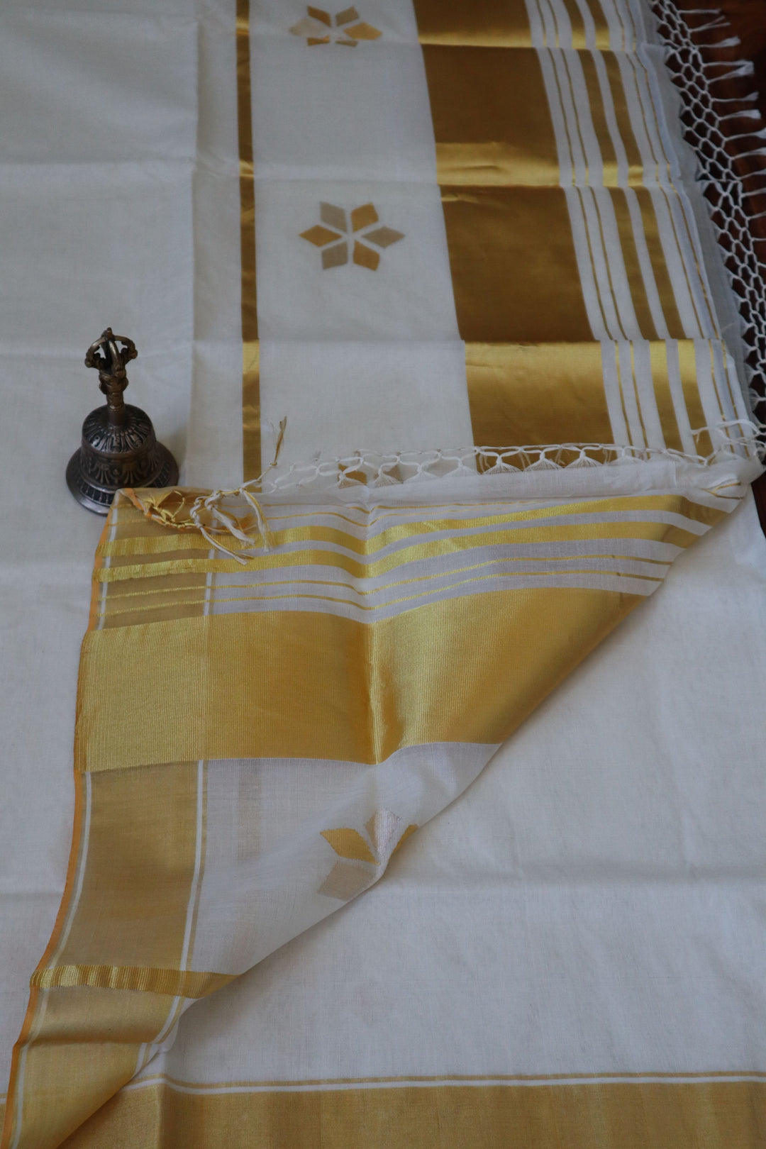  Traditional Kerala Sarees online in the USA |Balaramapuram Kasavu Saree