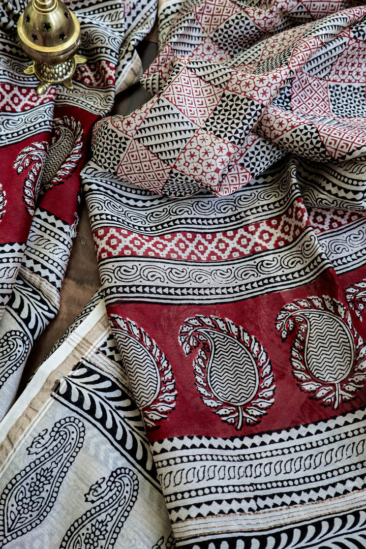 Chanderi Silk Dupatta - Handwoven by a master craftsman and national awardee