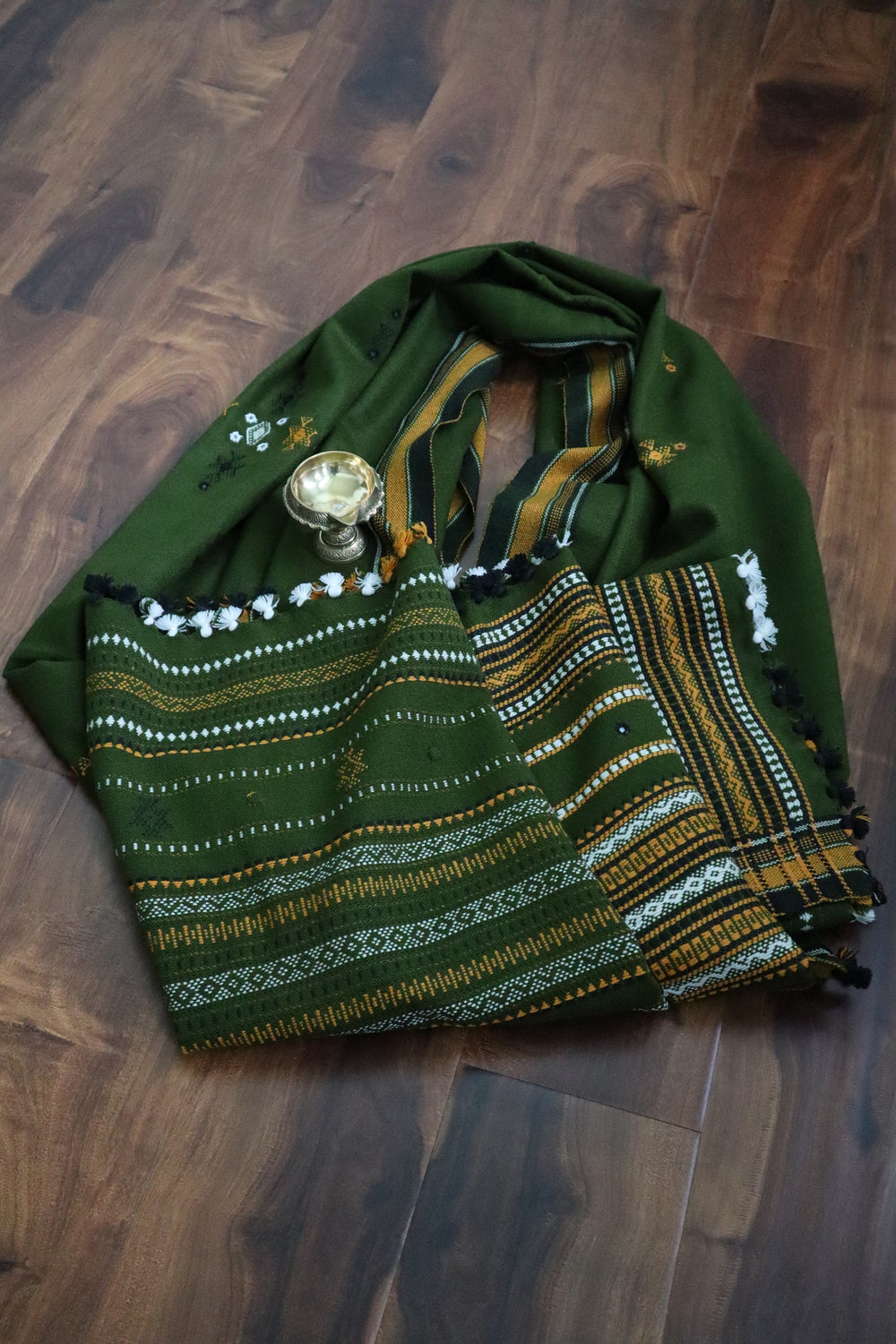 Indian Clothing in USA | Handwoven Cotton Bhujodi shawls 